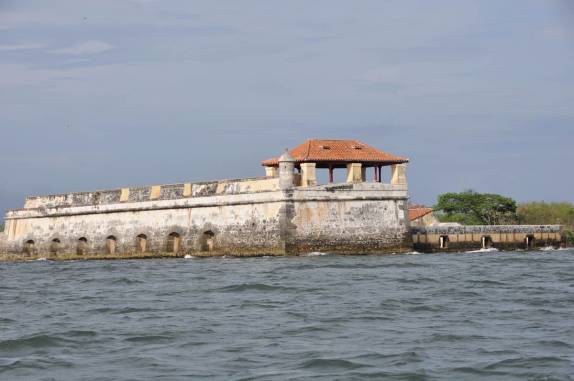 Um dos fortes que protege a entrada de Boca Chica, em Cartagena, na Colômbia